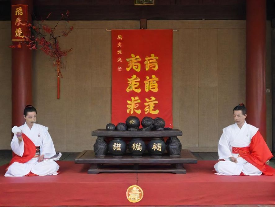 时光会所196内部私密奢华的休息区,灯光营造温馨氛围